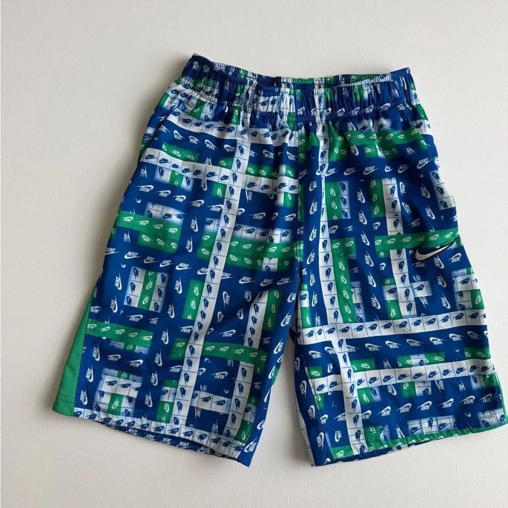 Nike Logo Dri Fit Standard Fit Kids Shorts sz Large